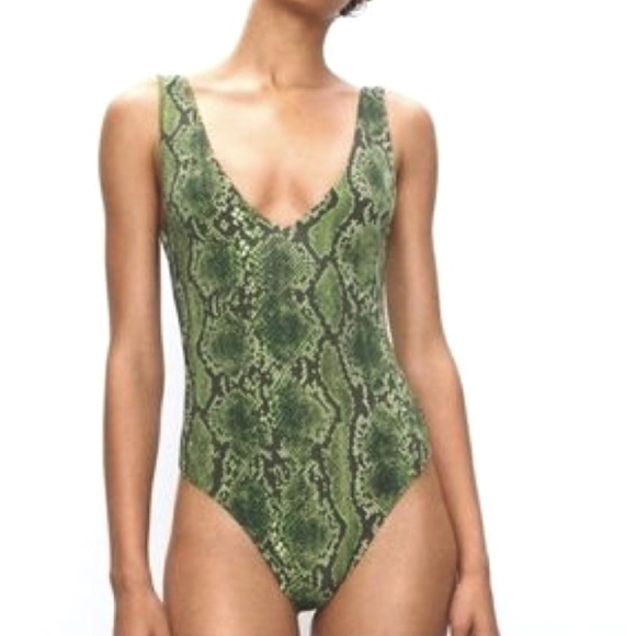 Aritzia Babaton Contour Green Snakeskin Bodysuit Sz S - Picture 1 of 7